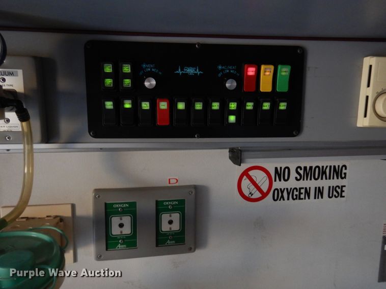 image for item KJ9495 1999 Ford E450  ambulance