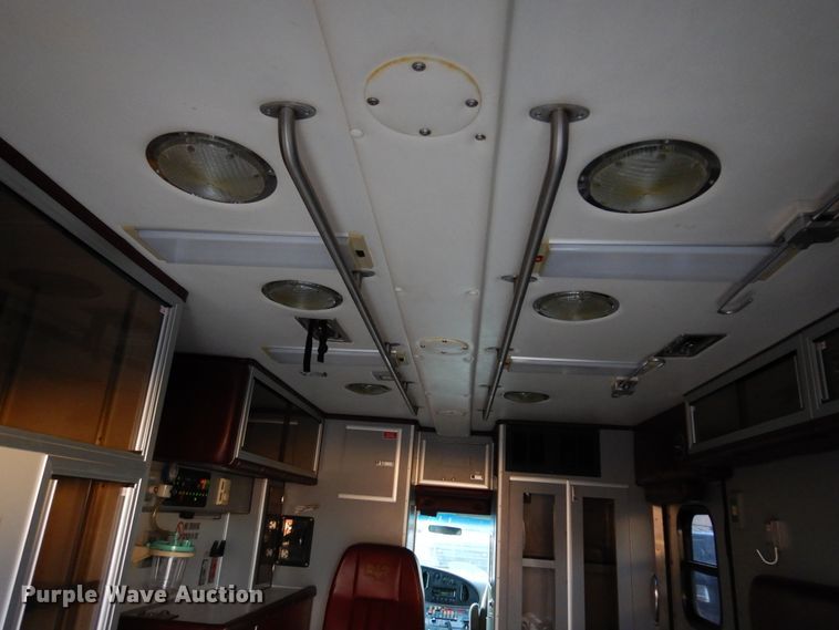 image for item KJ9495 1999 Ford E450  ambulance