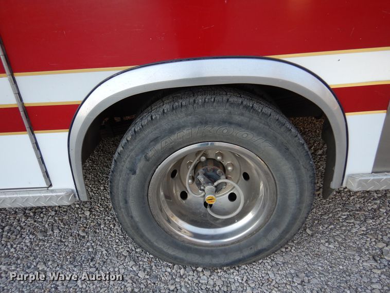 image for item KJ9495 1999 Ford E450  ambulance