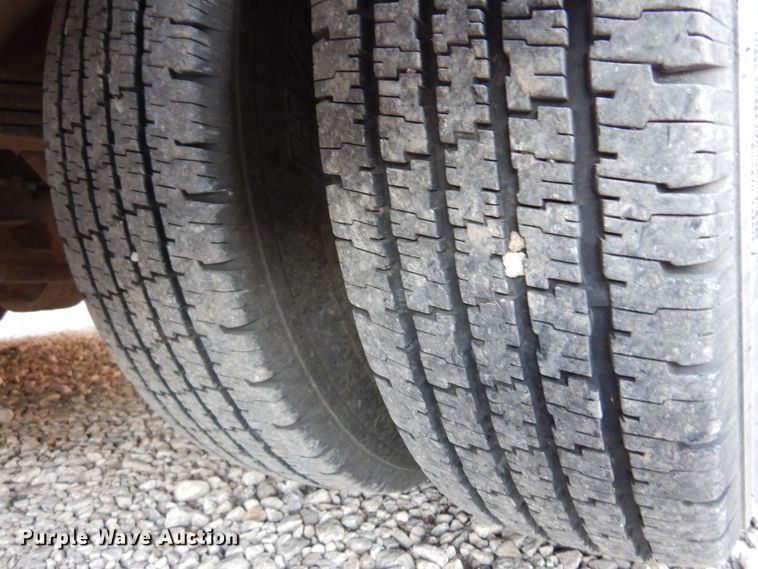 image for item KJ9495 1999 Ford E450  ambulance