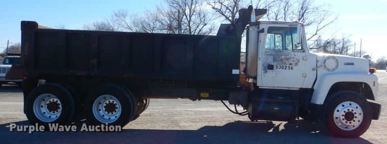 image for item KQ9591 1991 Ford L9000  dump truck