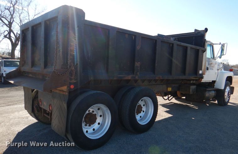 image for item KQ9591 1991 Ford L9000  dump truck