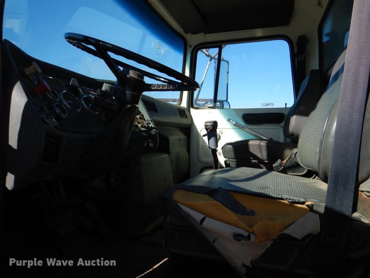 image for item KQ9591 1991 Ford L9000  dump truck