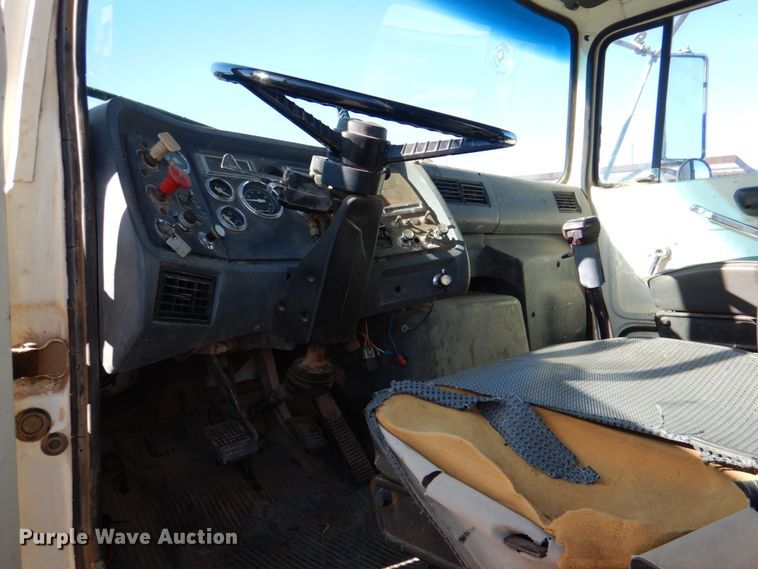 image for item KQ9591 1991 Ford L9000  dump truck