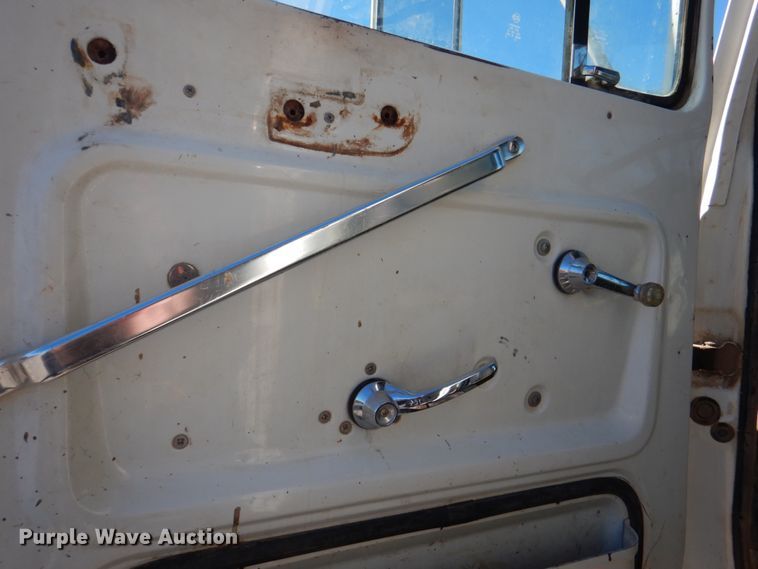 image for item KQ9591 1991 Ford L9000  dump truck