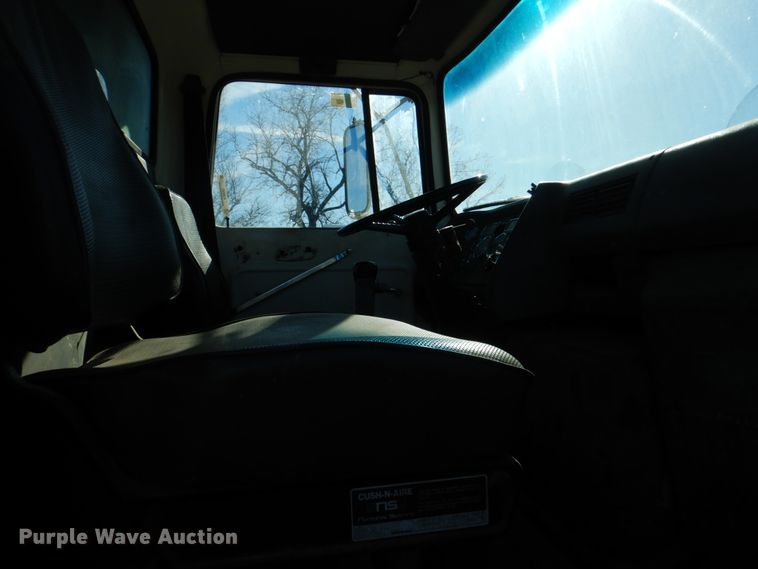 image for item KQ9591 1991 Ford L9000  dump truck