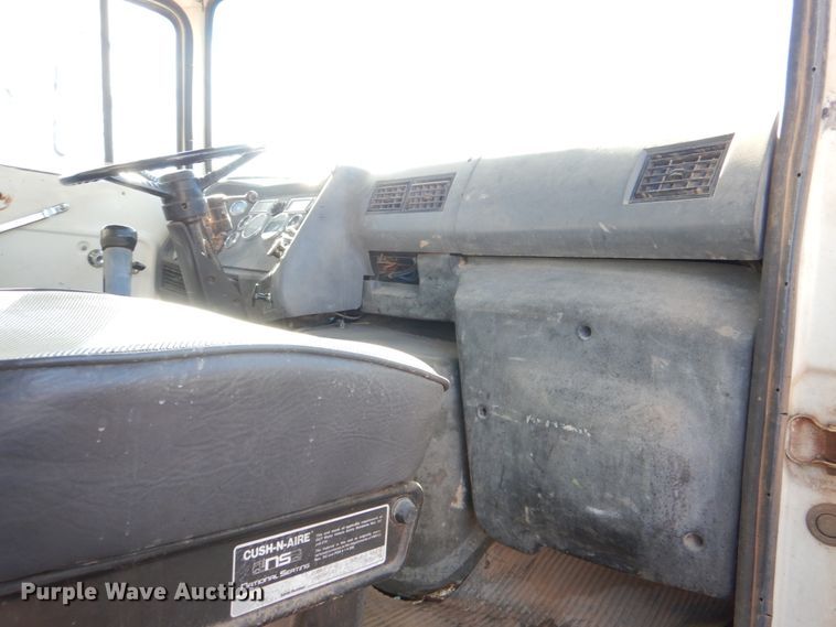 image for item KQ9591 1991 Ford L9000  dump truck