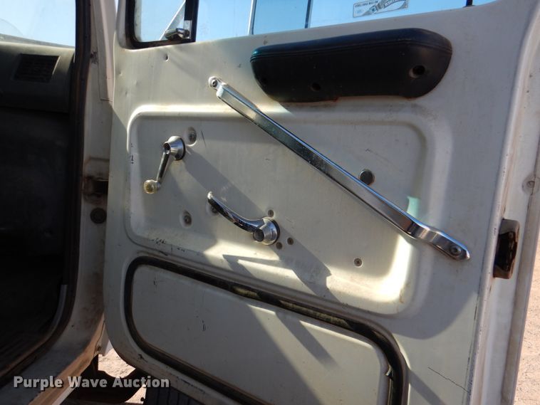 image for item KQ9591 1991 Ford L9000  dump truck