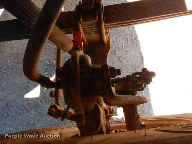 image for item KQ9591 1991 Ford L9000  dump truck