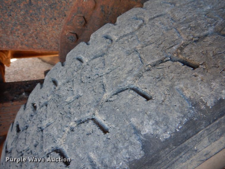 image for item KQ9591 1991 Ford L9000  dump truck