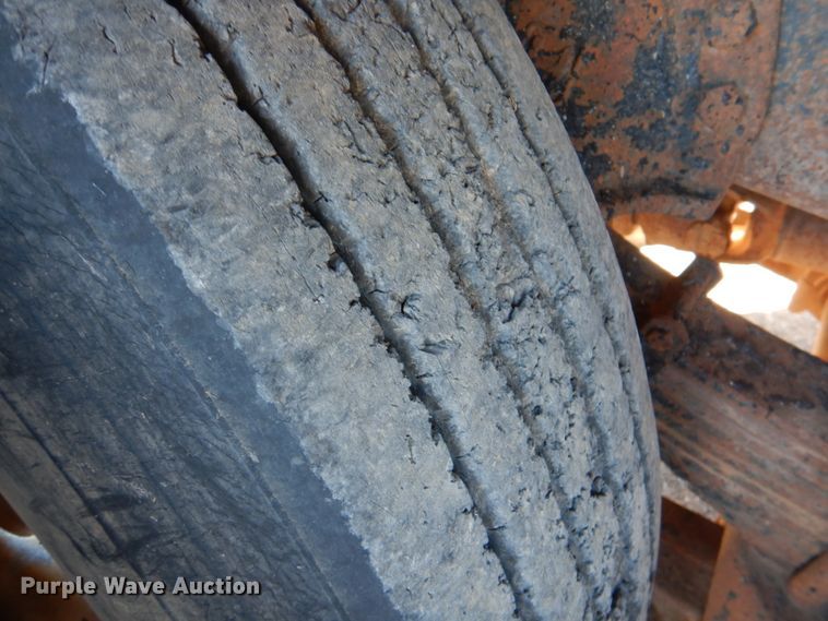 image for item KQ9591 1991 Ford L9000  dump truck