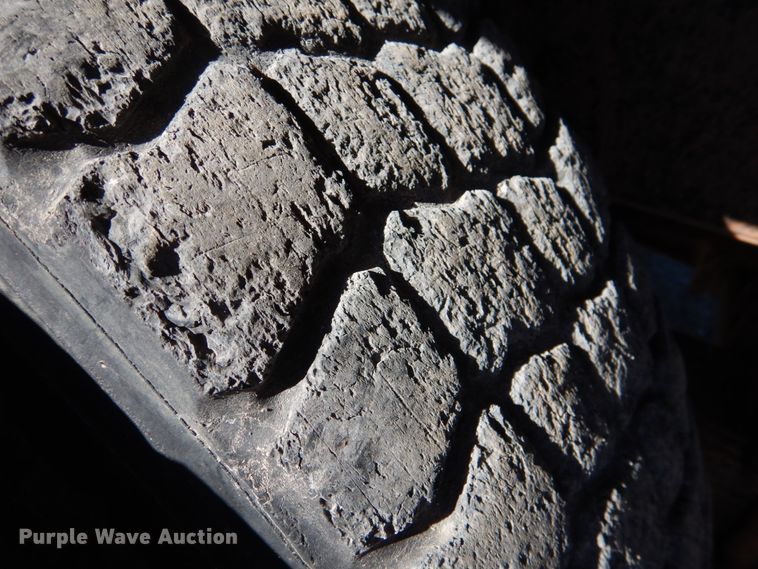 image for item KQ9591 1991 Ford L9000  dump truck