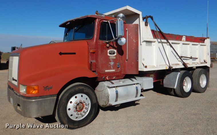 image for item KQ9592 1993 International 9200  dump truck