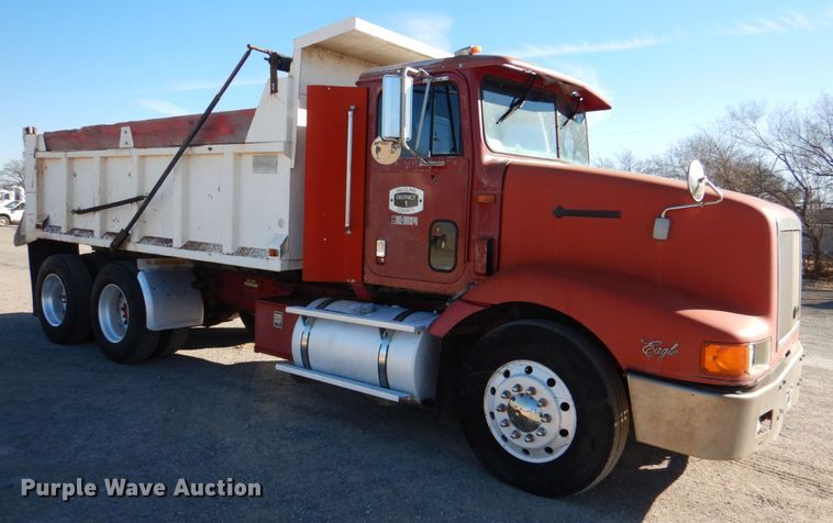 image for item KQ9592 1993 International 9200  dump truck