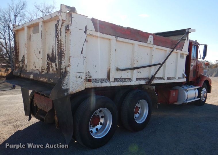 image for item KQ9592 1993 International 9200  dump truck