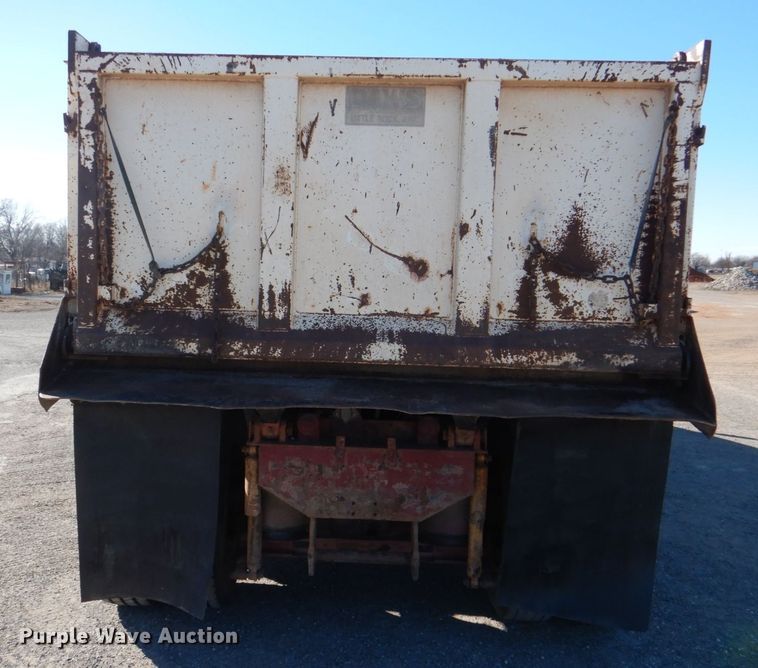 image for item KQ9592 1993 International 9200  dump truck