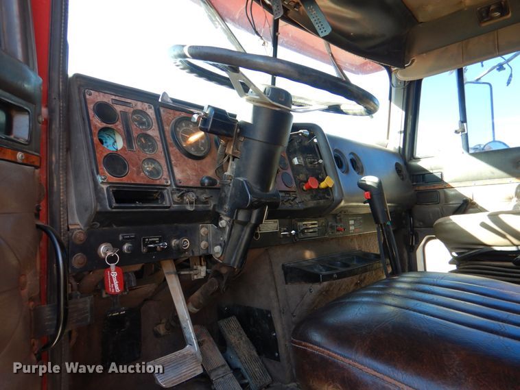 image for item KQ9592 1993 International 9200  dump truck