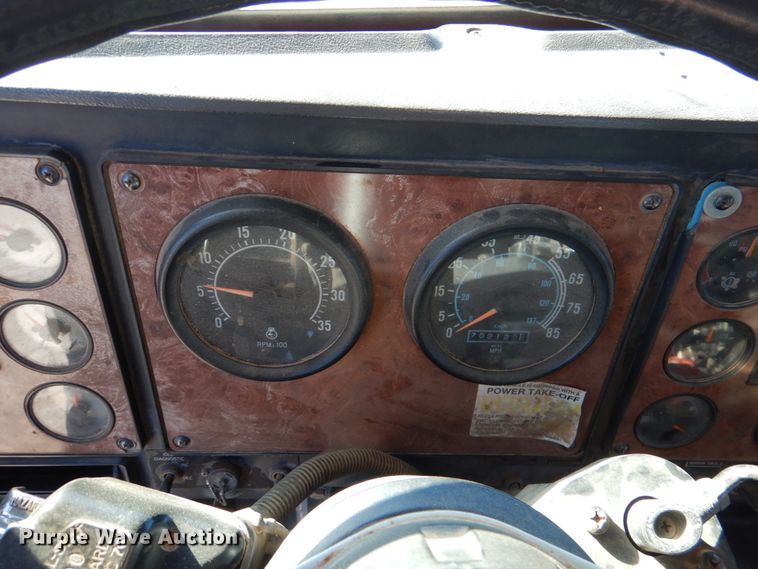 image for item KQ9592 1993 International 9200  dump truck