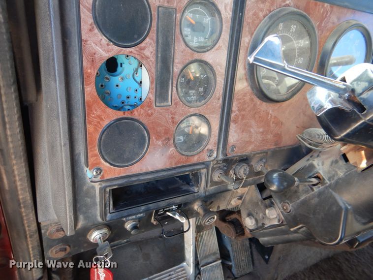 image for item KQ9592 1993 International 9200  dump truck