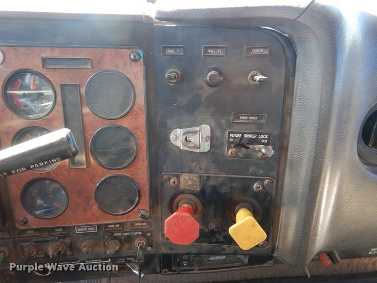 image for item KQ9592 1993 International 9200  dump truck