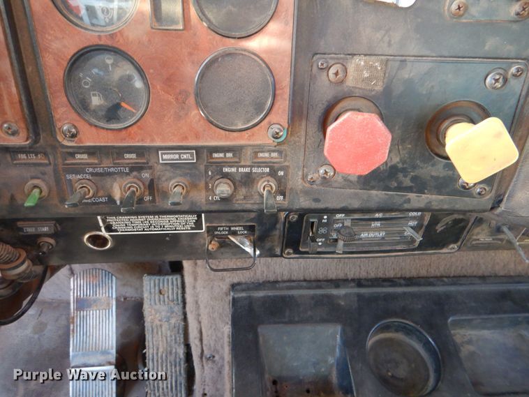 image for item KQ9592 1993 International 9200  dump truck