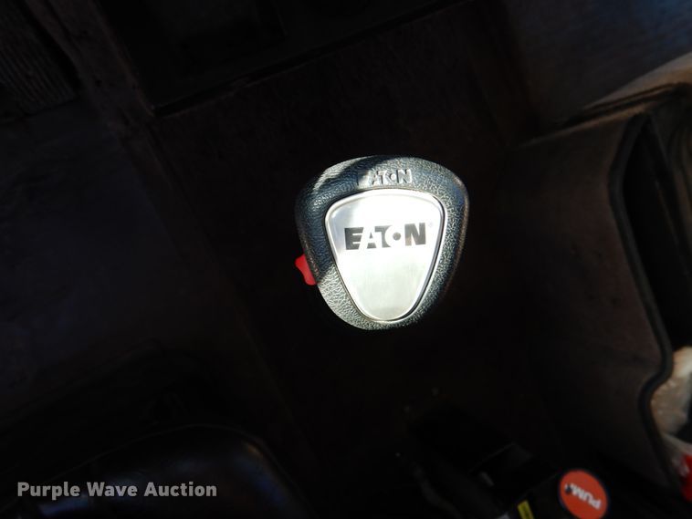 image for item KQ9592 1993 International 9200  dump truck