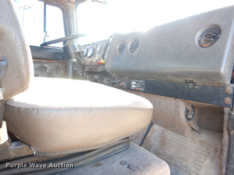 image for item KQ9592 1993 International 9200  dump truck