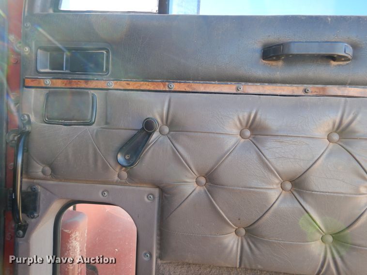 image for item KQ9592 1993 International 9200  dump truck