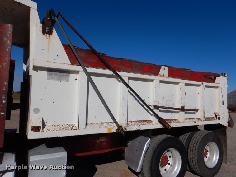 image for item KQ9592 1993 International 9200  dump truck