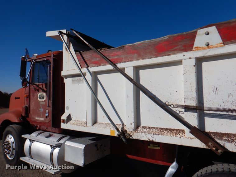 image for item KQ9592 1993 International 9200  dump truck