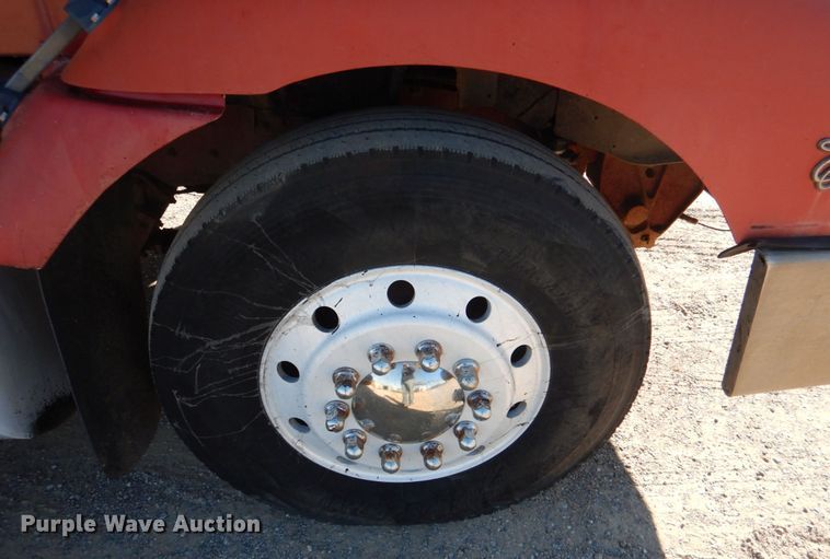 image for item KQ9592 1993 International 9200  dump truck