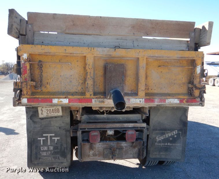 image for item KQ9593 1993 International 4700  dump truck