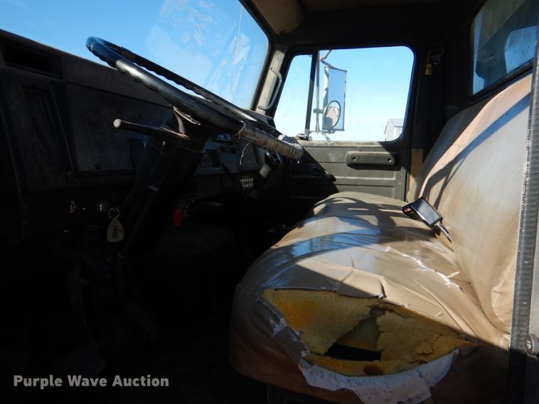 image for item KQ9593 1993 International 4700  dump truck