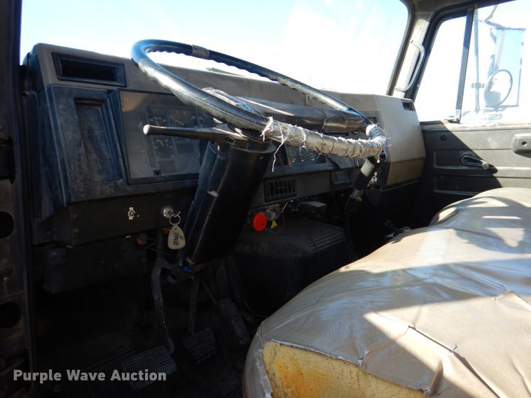 image for item KQ9593 1993 International 4700  dump truck