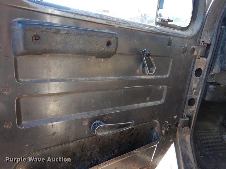 image for item KQ9593 1993 International 4700  dump truck