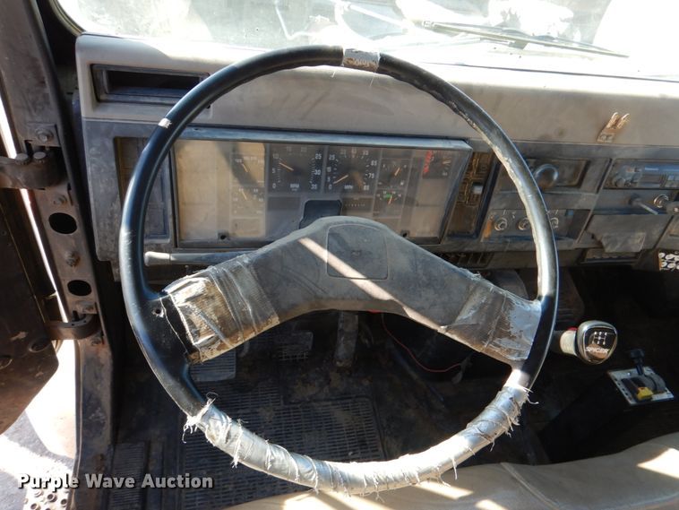 image for item KQ9593 1993 International 4700  dump truck