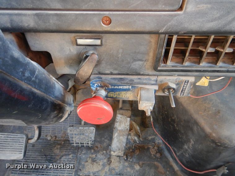 image for item KQ9593 1993 International 4700  dump truck