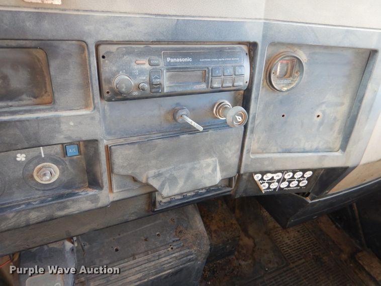 image for item KQ9593 1993 International 4700  dump truck