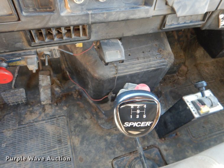 image for item KQ9593 1993 International 4700  dump truck