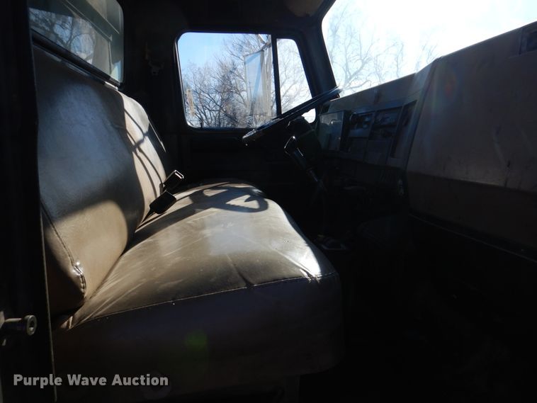 image for item KQ9593 1993 International 4700  dump truck