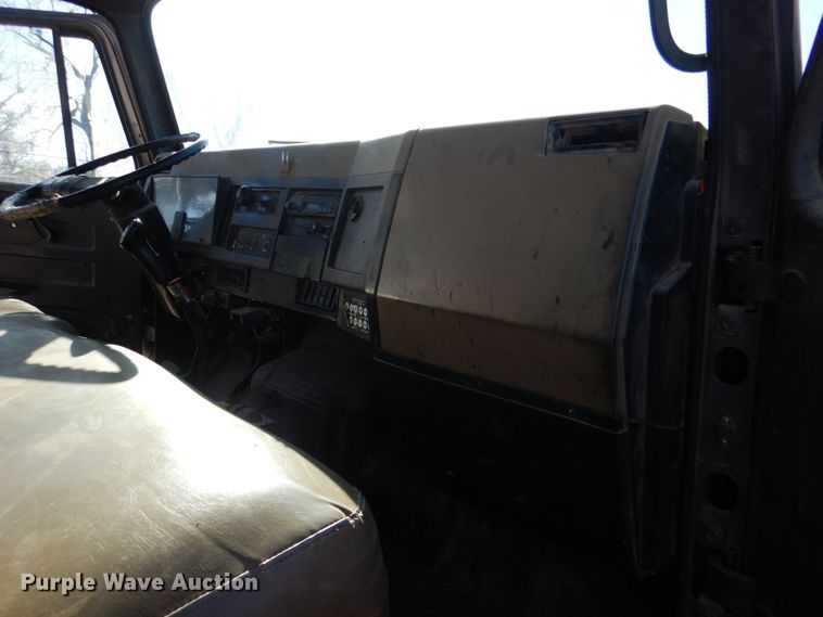 image for item KQ9593 1993 International 4700  dump truck