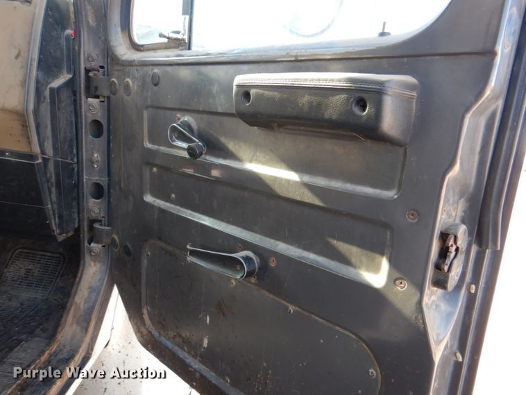 image for item KQ9593 1993 International 4700  dump truck