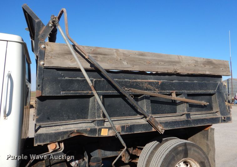 image for item KQ9593 1993 International 4700  dump truck