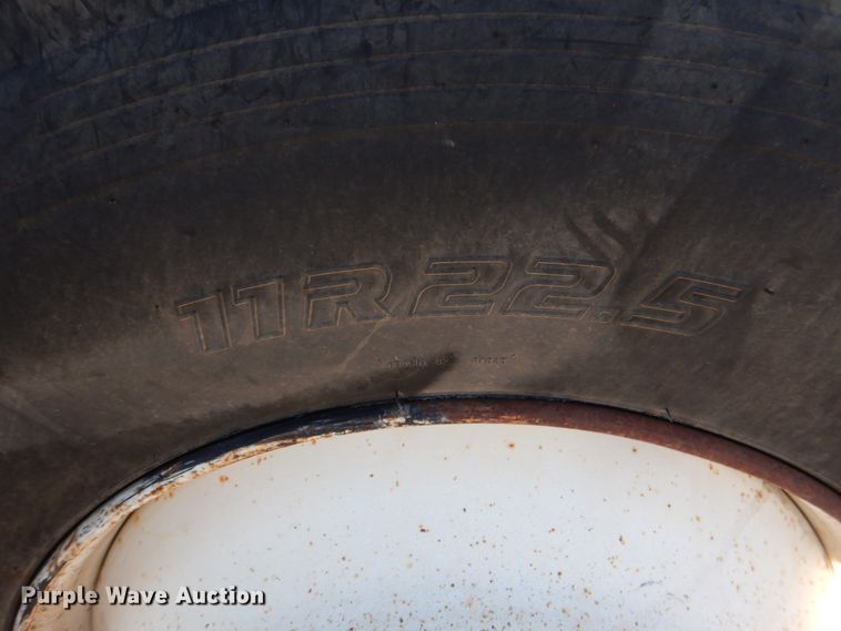 image for item KQ9593 1993 International 4700  dump truck