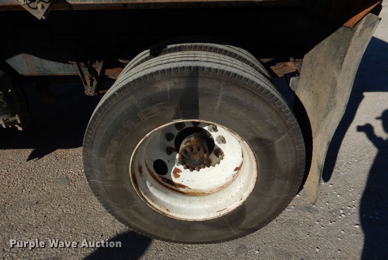 image for item KQ9593 1993 International 4700  dump truck