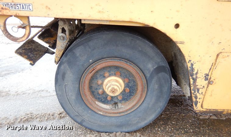 image for item KS9299 Rosco TRU-PAC 915  pneumatic roller