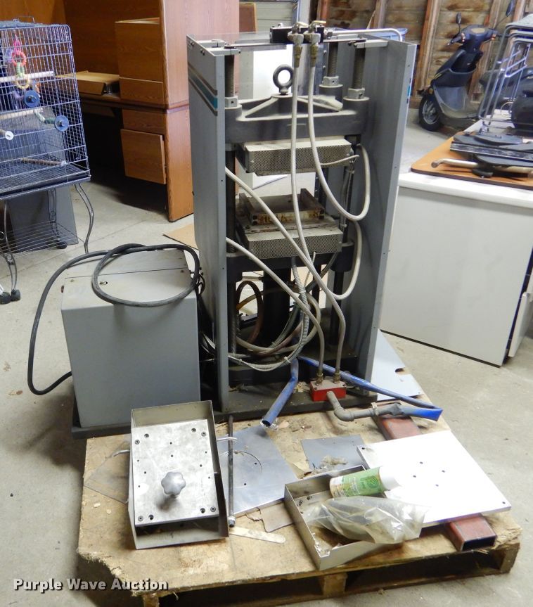 image for item KS9309 Carver 3895  heated laboratory press