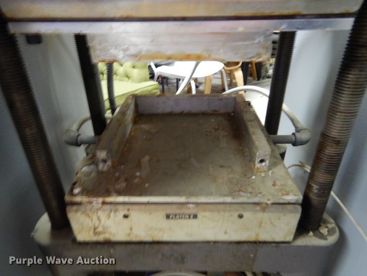 image for item KS9309 Carver 3895  heated laboratory press