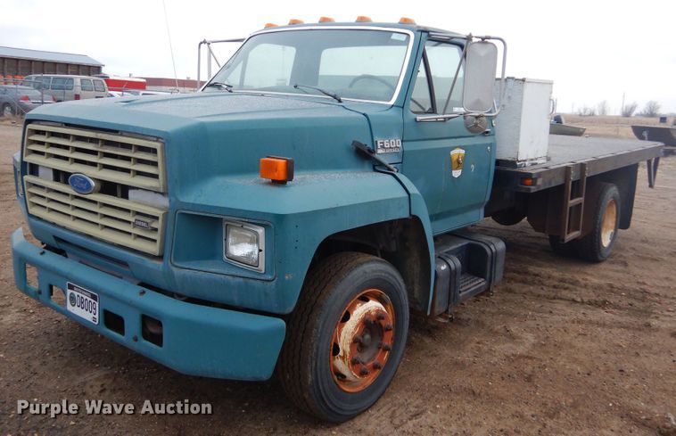 image for item KS9313 1991 Ford F600  flatbed truck