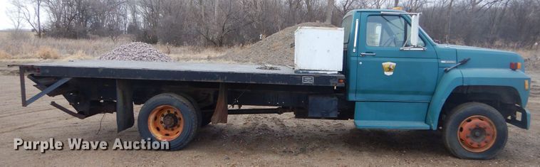 image for item KS9313 1991 Ford F600  flatbed truck